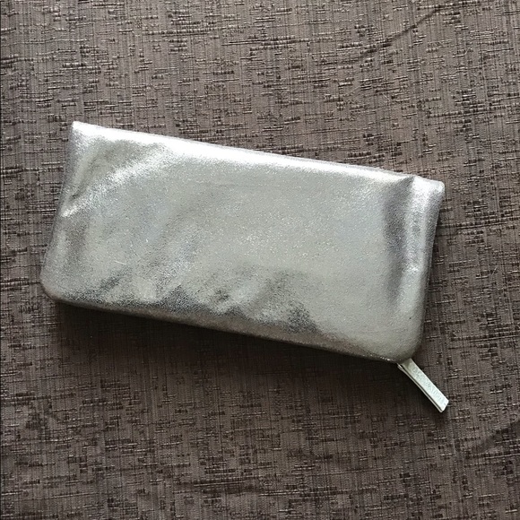 Lise Watier, pouch with makeup brushes - Picture 3 of 5